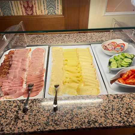 Hotel Restaurant Wallner I Contactless Check-In แซงต์วาเลนทิน ภายนอก รูปภาพ