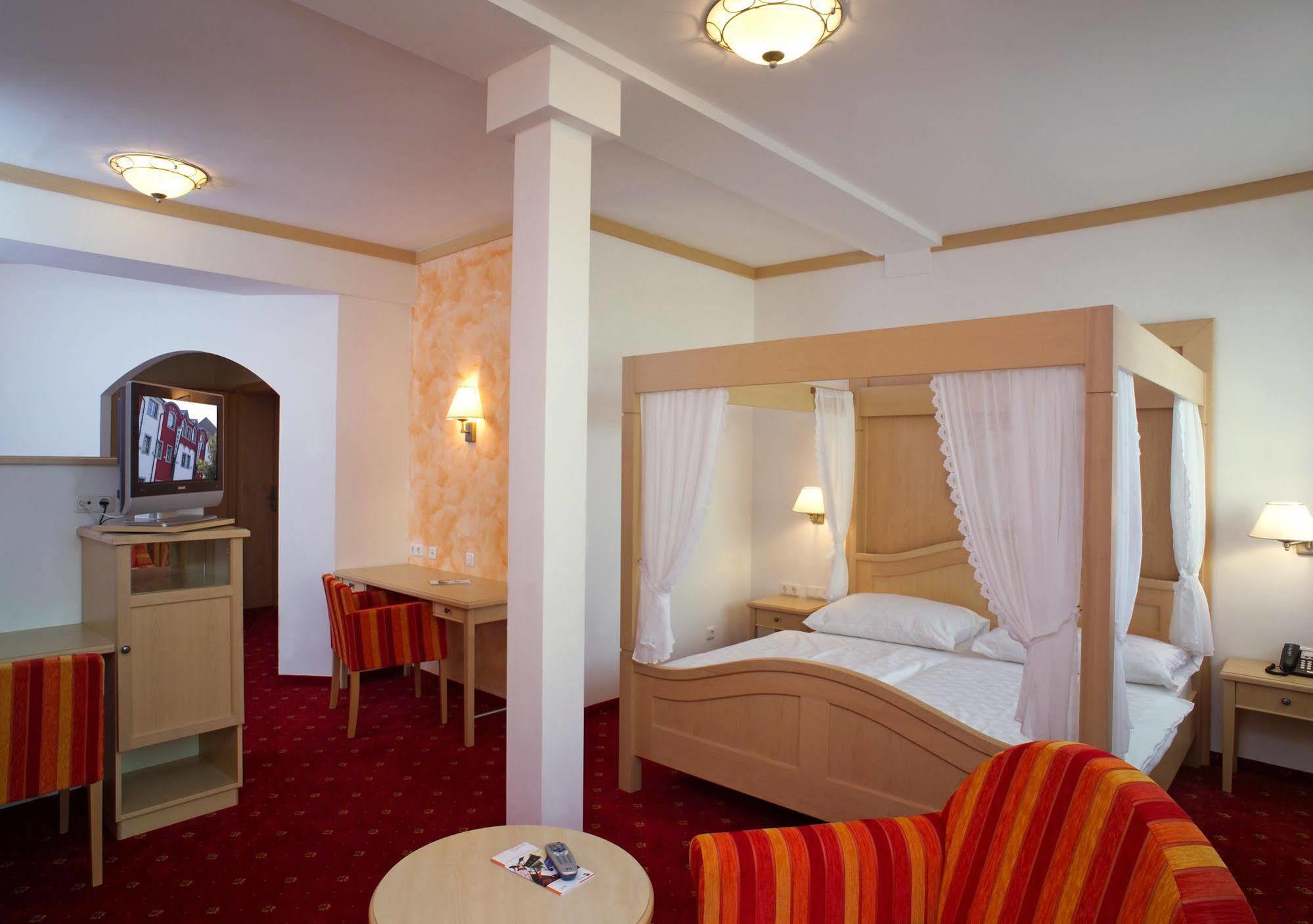 Hotel Restaurant Wallner I Contactless Check-In แซงต์วาเลนทิน ภายนอก รูปภาพ