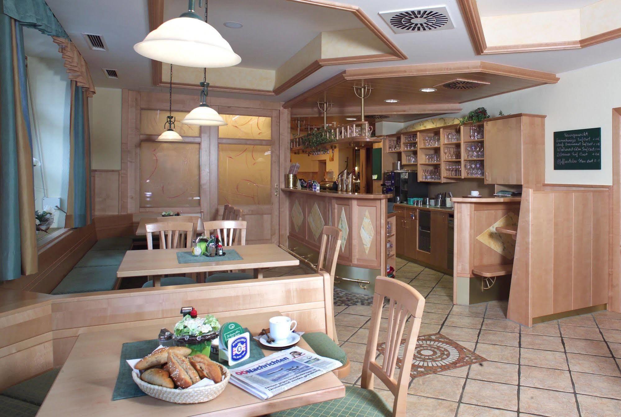 Hotel Restaurant Wallner I Contactless Check-In แซงต์วาเลนทิน ภายนอก รูปภาพ