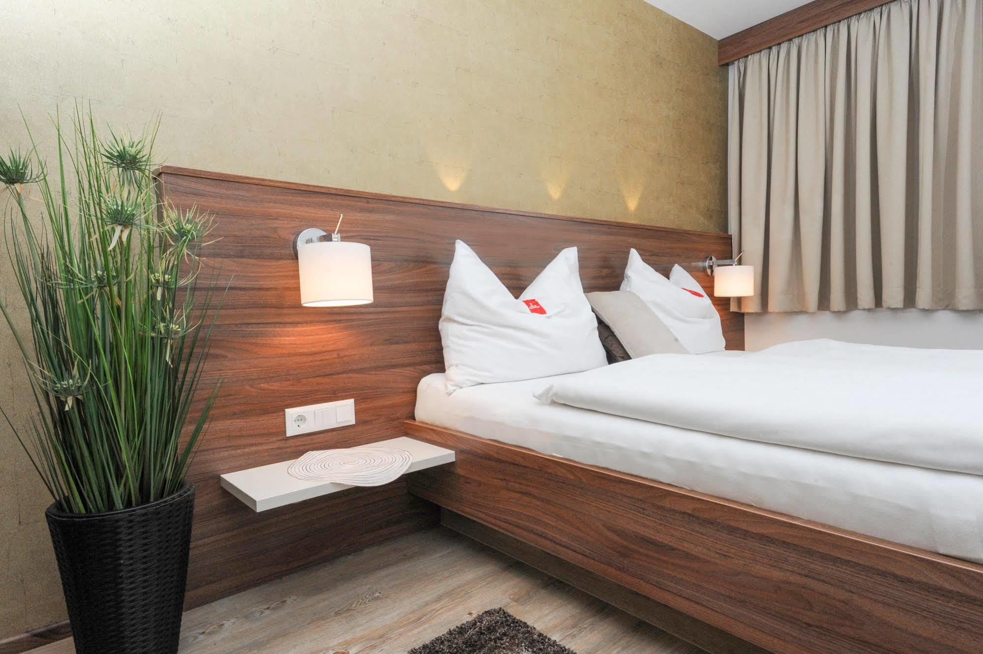 Hotel Restaurant Wallner I Contactless Check-In แซงต์วาเลนทิน ภายนอก รูปภาพ