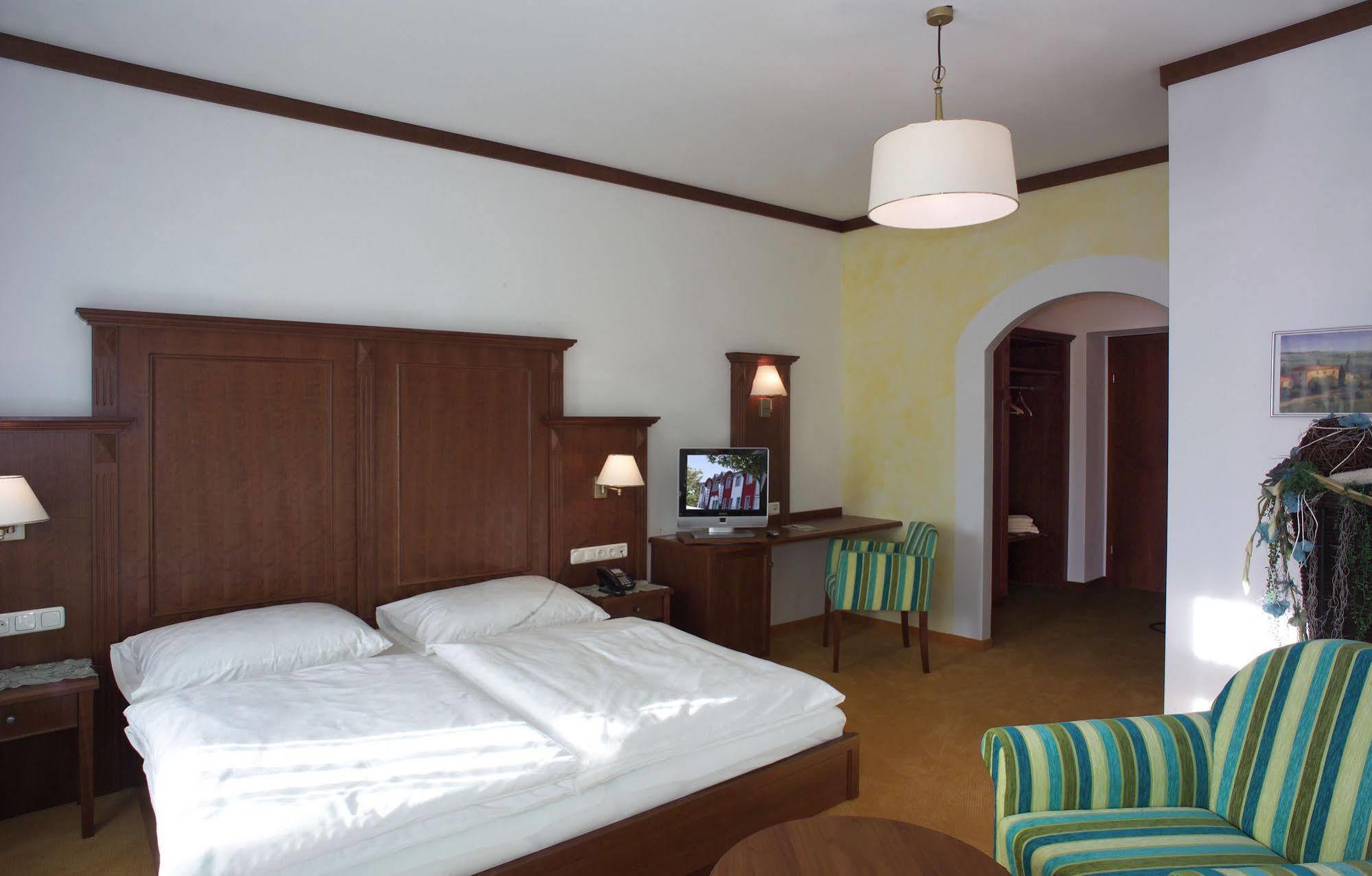 Hotel Restaurant Wallner I Contactless Check-In แซงต์วาเลนทิน ภายนอก รูปภาพ